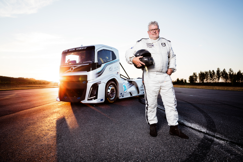 Illustration for article titled Haul Ass In Volvo's 2,400 Horsepower Iron Knight, The Fastest Truck In The World